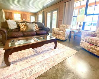 Cabin #4-Newly Renovated Cabin- Sardis Lake - Sardis - Living room