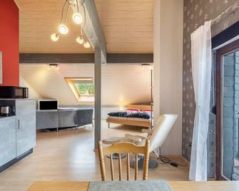 Elkes Ferienappartment - Schotten - Eetruimte