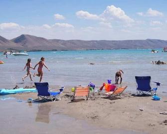 The Ironhorse Inn - Garden City - Playa