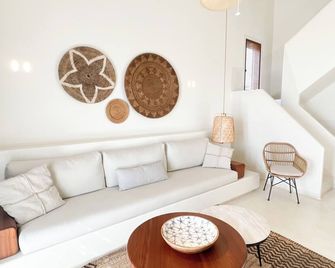 Pilos Suites - Turunç