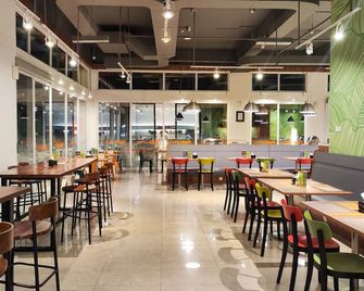 Zuri Express Lippo Cikarang - בקאשי - מסעדה