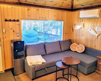 Lakewood cabin at Lake Mayfield w/ Private Dock, Heat/AC, WiFi, Firepit, Parking - 모시락 - 거실