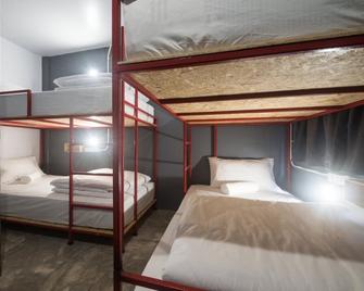 Bed Hostel - Phuket - Habitación