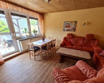Apartment 'Oybinblick' in the Zittau Mountains - Oybin - Obývací pokoj