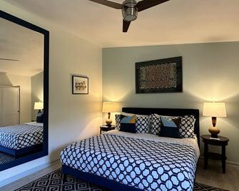 Best of both worlds - located between Savannah Downtown and Tybee Island. - Whitemarsh Island - Bedroom