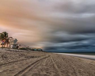 Ready to Rest and Relax at Vero Villa- Your Vacation Home Awaits. - Vero Beach - Playa