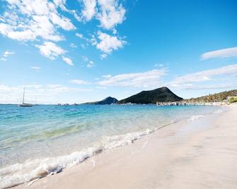 Florida, Helios, 3/5 Lillian Street - Shoal Bay - Beach