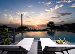 Luxury Beachfront Villa Selenia Platinum in Sounio - Sounion - Pool