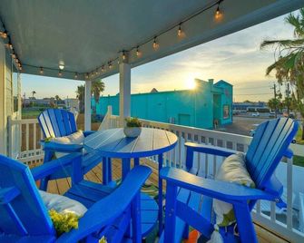 Once Upon A Tide by Avantstay Private Pool - Port Aransas - Balcony