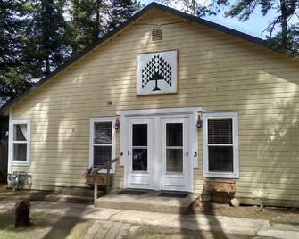 Cottage Chic on Waupaca's Chain O'Lakes #3 - Waupaca - Gebäude