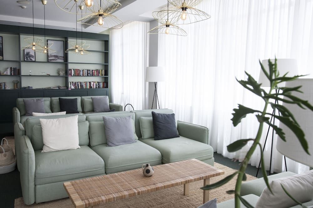 كورال سويتس آند سبا