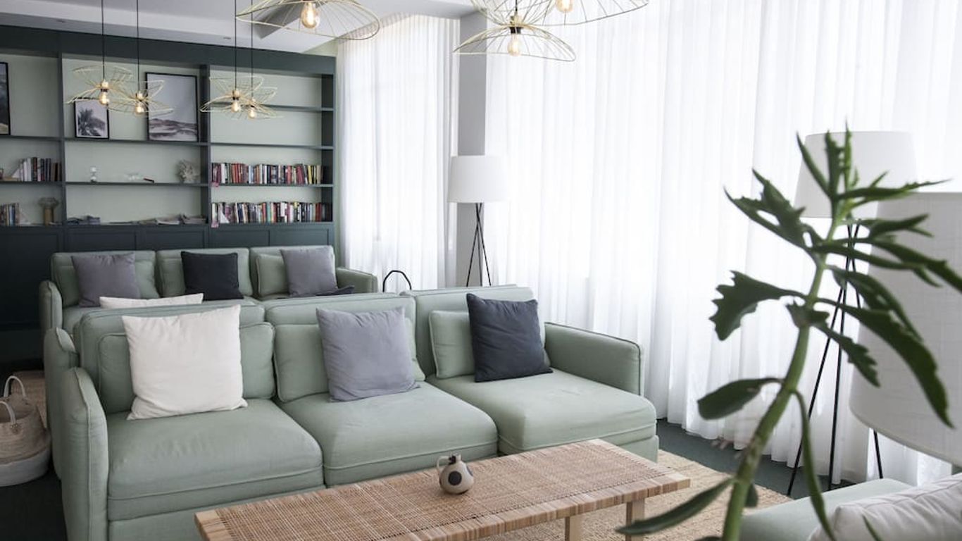 كورال سويتس آند سبا