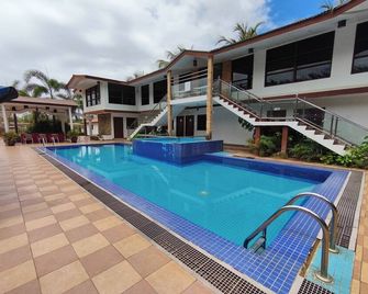 Alsafina Kijal Beach Resort & Restaurant - Kijal - Pool