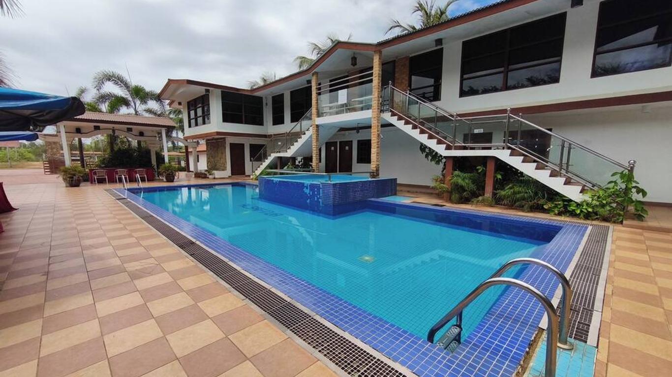 Alsafina Kijal Beach Resort & Restaurant