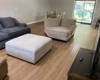 Perfect For Long Stays. Recently Remodeled Townhouse Next To Freeway & C Of I. - Caldwell - Obývací pokoj