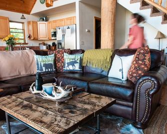South Park Cabin - Jefferson Retreat at 9500 Feet - Jefferson - Living room