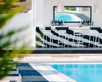 馬克茲尼斯別墅酒店 - 聖托里尼 - 佩里沙 - 游泳池