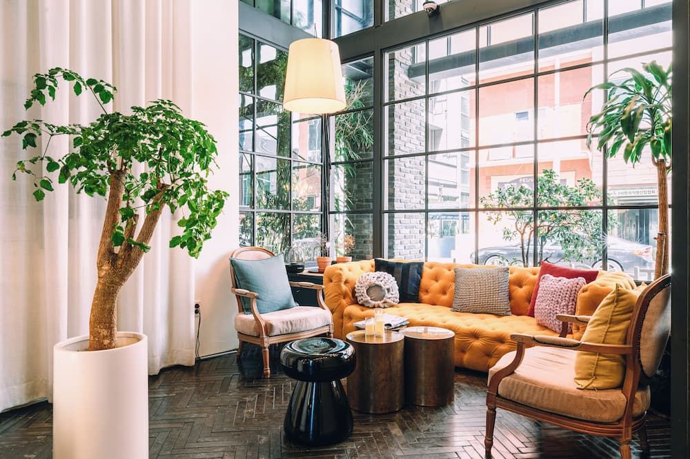 ذا كلاسيك باي هوتلون