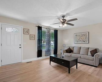 Carbon Ridge 300mbps Wifi - Dog Friendly - Oak Grove - Obývací pokoj