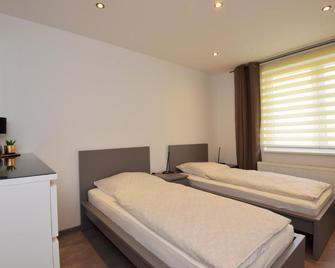 Ferienwohnung in ruhiger Lage von Zella-Mehlis/ Wohnung Carola - Zella-Mehlis - Schlafzimmer