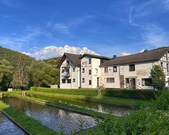 Hotel | Restaurant | Forellenzucht - Burgen - Gebäude