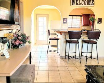 White Sands Retreat - Alamogordo - Dining room
