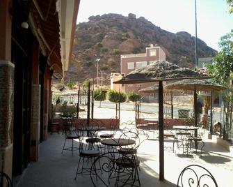 Hotel Rochers Peints - Tafraout - Patio