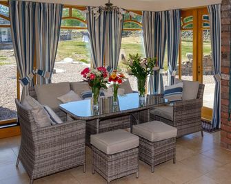 Castleview - Newton Steading - Kirriemuir - Living room