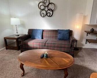 The Little Nook - Weirton - Wohnzimmer