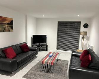 Amazing location .Heart of bham. Free car park - Birmingham - Living room