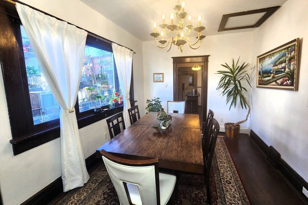 Prime Spot :Entire House, Lrg Yard, By Kits Beach - ונקובר - חדר אוכל
