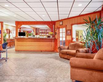 Howard Johnson by Wyndham Helena - Helena - Receptionist