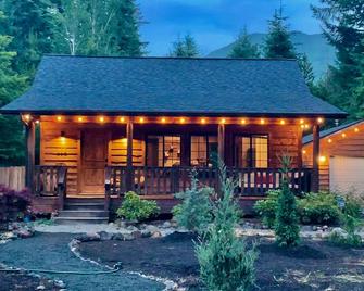 THE CABIN Packwood. Cozy cabin at end of High Valley W/ optional guest unit - Packwood - Будівля