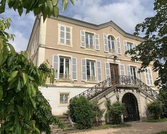 Grande Maison Familiale Située Dans le Beaujolais au Coeur des Vignes - Saint-Julien - Edificio