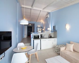 Elpiniki Luxury Apartments - Nea Poteidaia