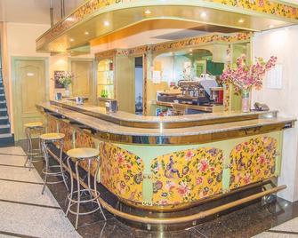 Ana María - גרנדה - בר