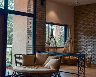 The Summer House, Pachmarhi - Am Hotel Kollection - Pachmarhi - Sala de estar