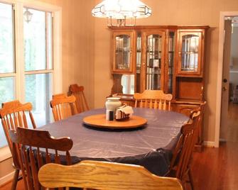 Making Memories on Watts Bar Lake - Harriman - Dining room