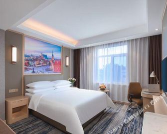 Vienna International Hotel(Qingdao Liuting Airport High Speed Railway North Station) - Qingdao - Yatak Odası