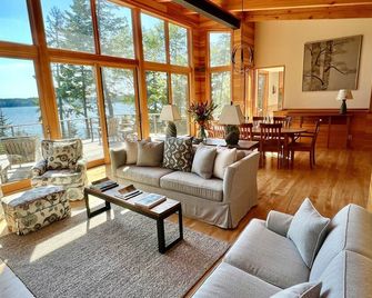 Private Oceanfront 'Coppertop' house, Acadia National Park - Mount Desert - Living room