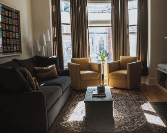 1893 Victorian Historic Home, Ocean View, Hot Tub & Downtown - St. John's - Living room