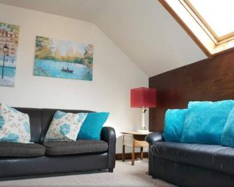 Peaceful and Relaxed Country Getaway in a quiet village with all amenities - Barnsley - Living room