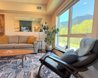 Couple's Hideaway with Private Patio - Dead Man's Flats - Sala de estar