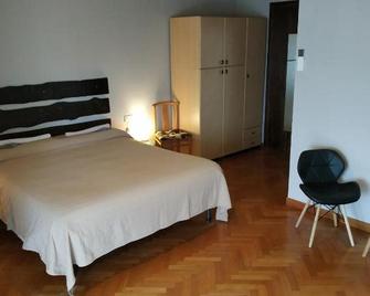 Guest House Villa de Ros - Salò - Schlafzimmer