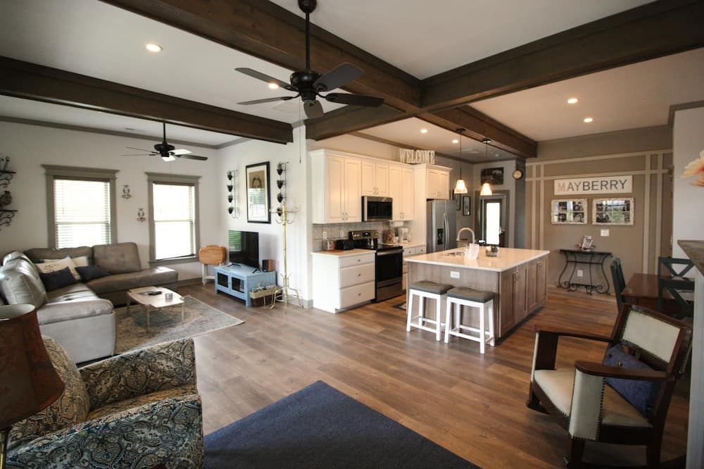 Bank Street Bungalow - Mount Airy - Wohnzimmer
