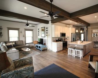 Bank Street Bungalow - Mount Airy - Wohnzimmer