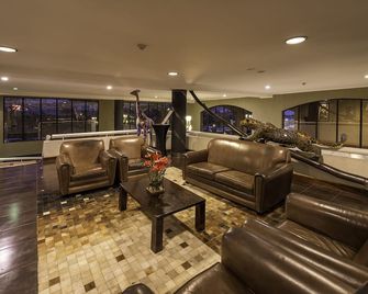 Ole Sereni - נאירובי - טרקלין