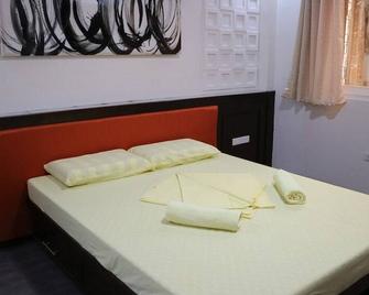 Am's Apartelle - Tagbilaran - Schlafzimmer