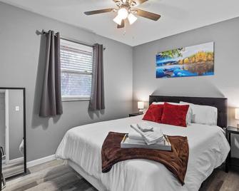 Luxurious 2-Bedroom Abode with Elevated Comforts Near Main Street - St. Charles - Bedroom