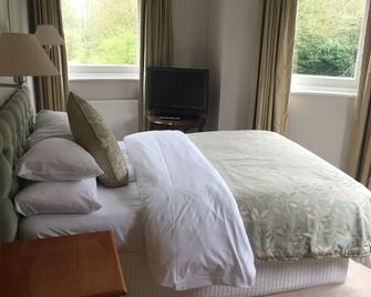 The Pines Hotel - Burnham - Bedroom